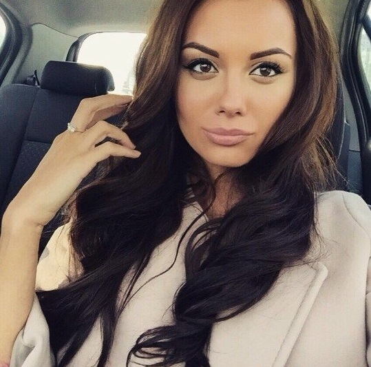 Интимные услуги в Москве - это то, чем я занимаюсь настоящим искусством. Со мной ты окунешься в мир страсти и наслаждения, узнаешь, что такое истинное блаженство. 🔥
Я умелая и интригующая индивидуалка, готовая воплотить все твои мечты в реальность. У меня есть опыт и экспериментальный дух, я готова пойти на любые ухаживания, чтобы ты получил удовольствие до предела. 💋
На моих фото ты увидишь стройную и сексуальную подтянутую фигуру, которая буквально манит тебя к себе. Мои формы возбуждают и заводят, а обстановка моей уютной квартиры в центре Москвы сделает нашу встречу просто незабываемой. 🏙️
Разве ты не хочешь погрузиться со мной в сексуальное приключение, полное наслаждения и исполнения всех твоих желаний? Я готова подарить тебе незабываемые мгновения страсти и заботы. Так что не медли, дай мне знать, когда я могу стать твоей тайной и творческой пристанищем в Москве. 😈💦 Екатерина